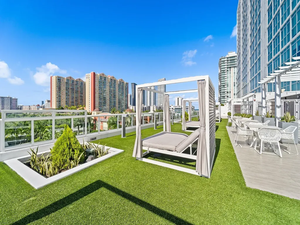 400 Sunny Isle Boulevard Sunny Isles Beach FL 33160