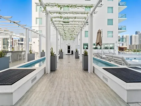400 Sunny Isle Boulevard Sunny Isles Beach FL 33160