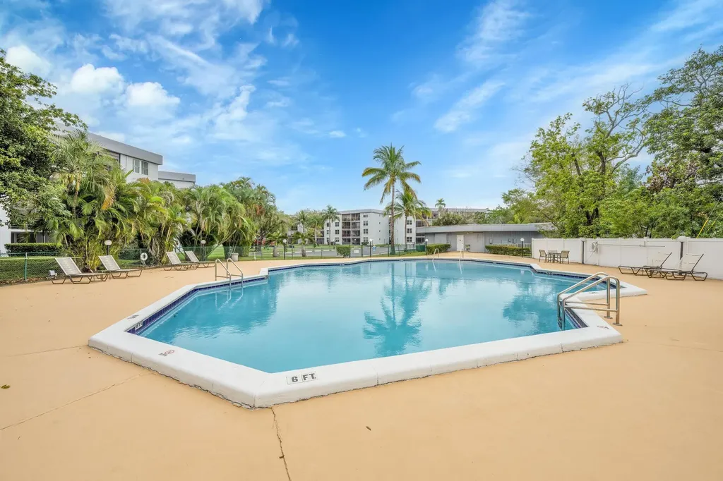 118 Royal Park Drive Oakland Park FL 33309