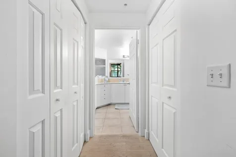 806 E Windward Way Lantana FL 33462