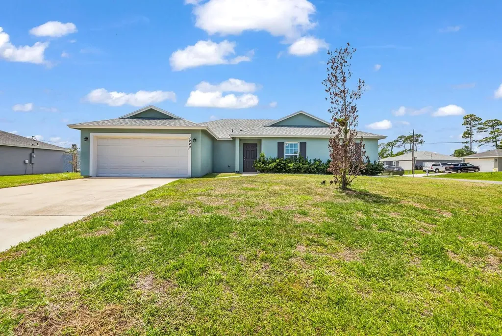 1220 SE Navajo Lane Port St Lucie FL 34983
