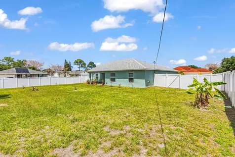 1220 SE Navajo Lane Port St Lucie FL 34983