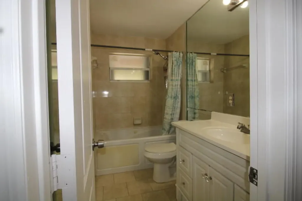 1412 W 6th Street Riviera Beach FL 33404