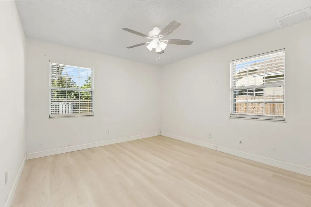 1202 SE Mcfarlane Port St Lucie FL 34952