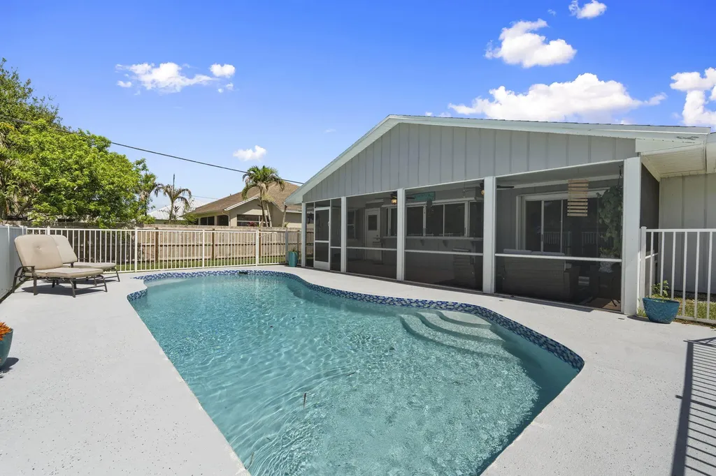 1202 SE Mcfarlane Port St Lucie FL 34952