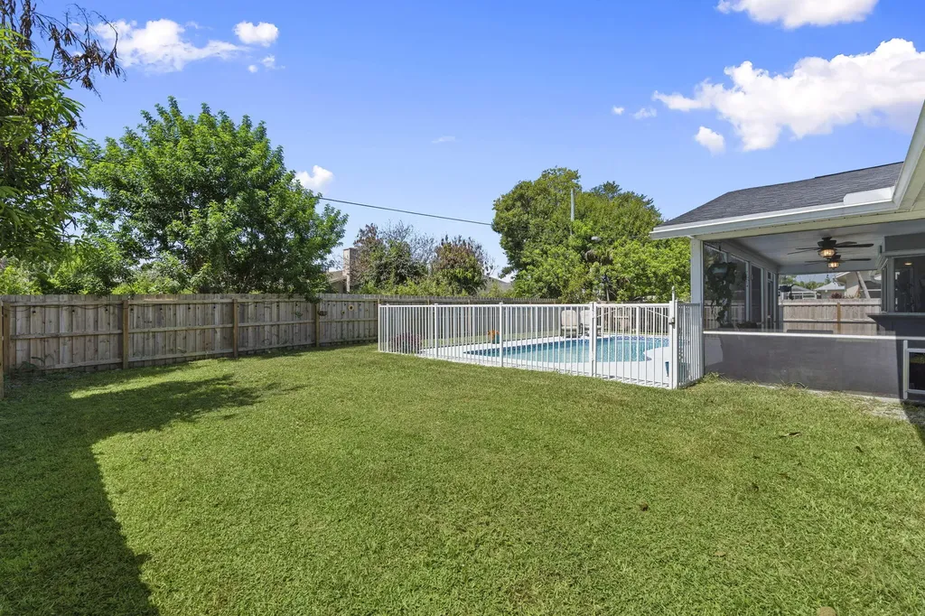 1202 SE Mcfarlane Port St Lucie FL 34952
