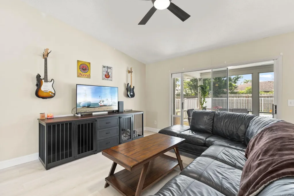 1202 SE Mcfarlane Port St Lucie FL 34952