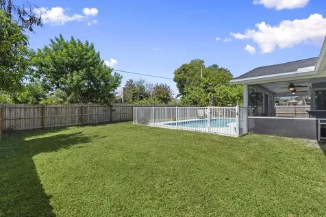 1202 SE Mcfarlane Port St Lucie FL 34952