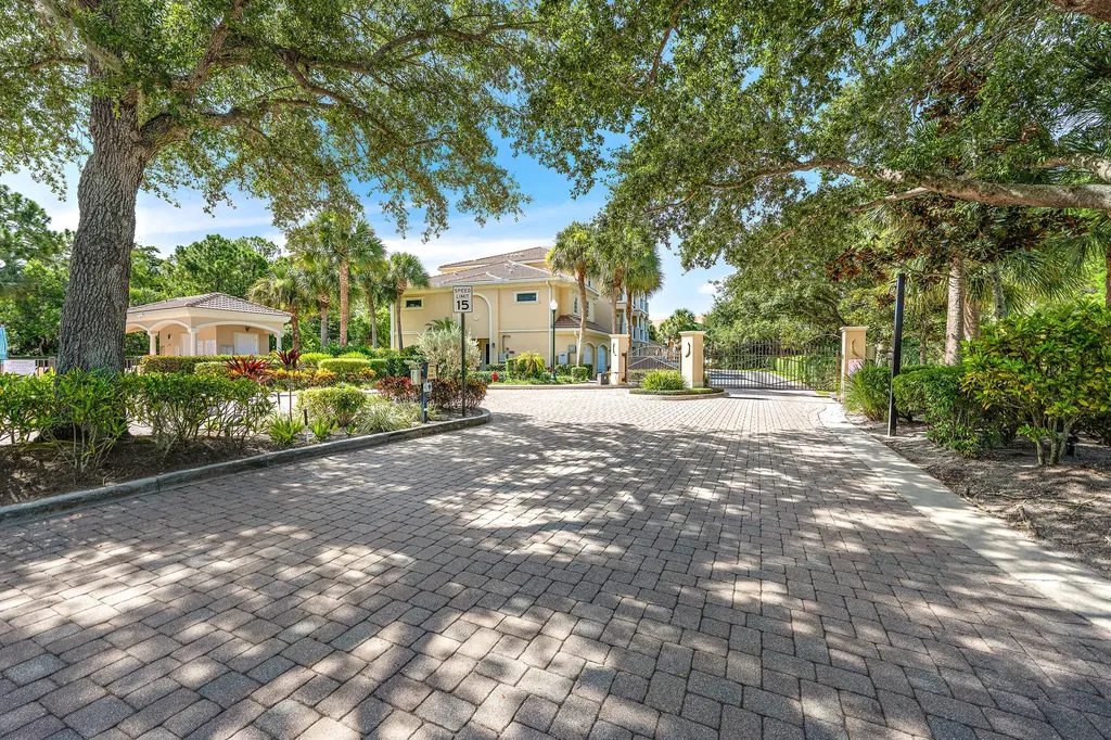 12695 SE Old Cypress Drive Hobe Sound FL 33455