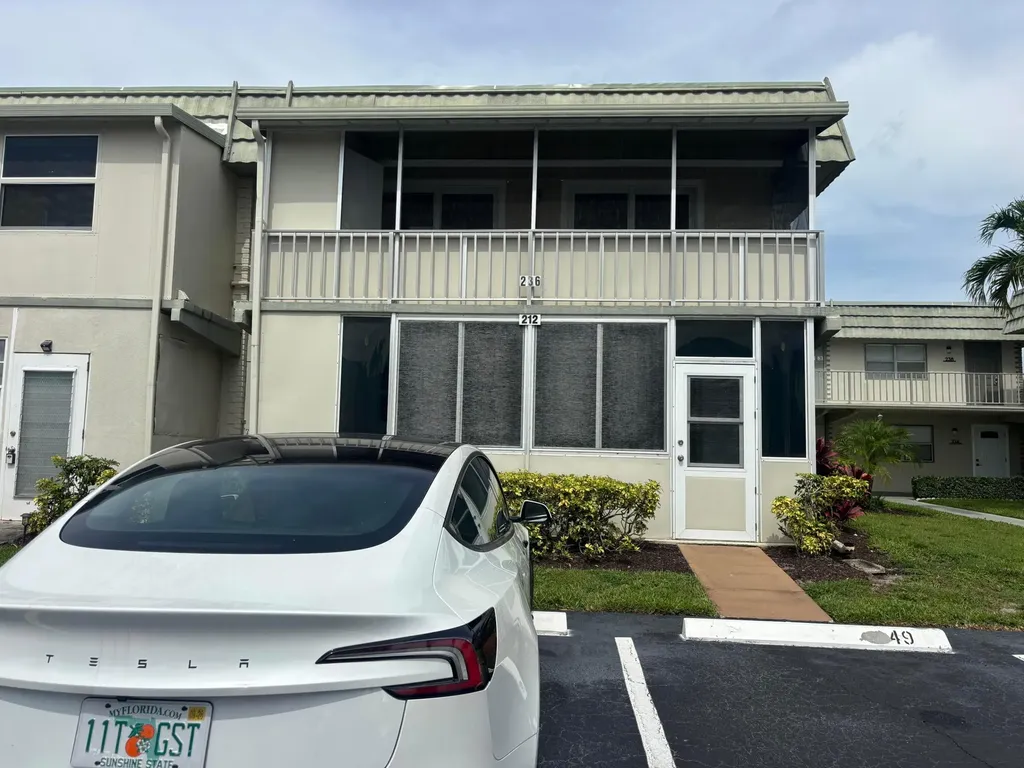 212 Monaco E Delray Beach FL 33446