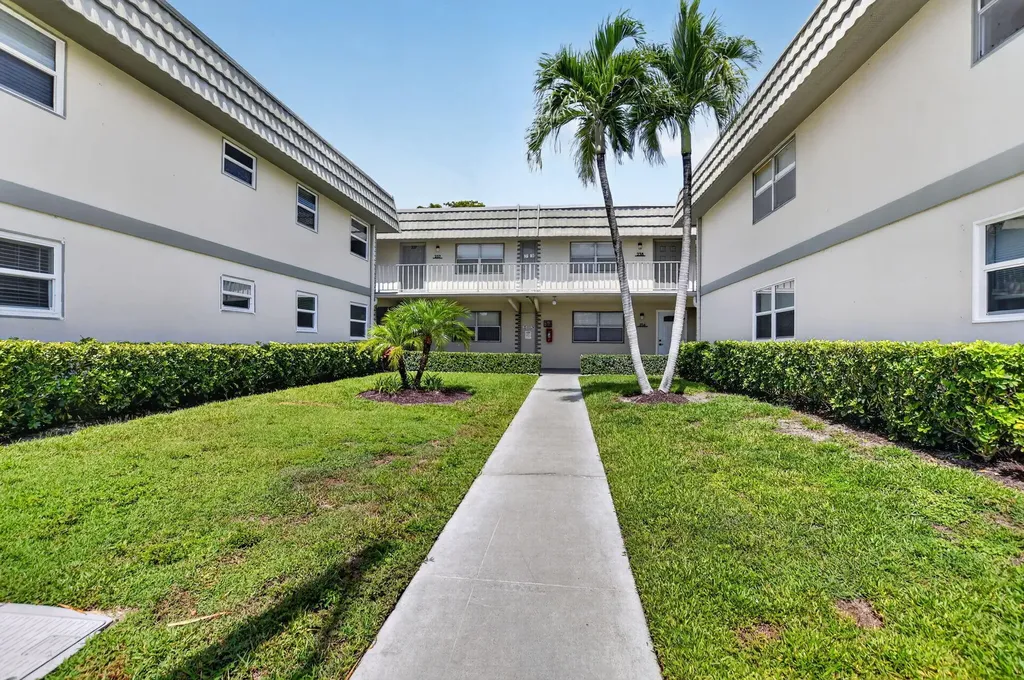 212 Monaco E Delray Beach FL 33446