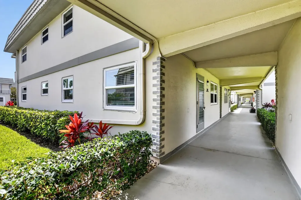 212 Monaco E Delray Beach FL 33446