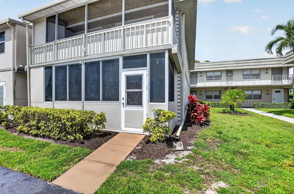 212 Monaco E Delray Beach FL 33446