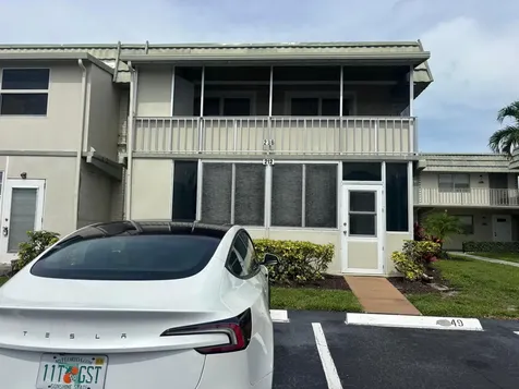 212 Monaco E Delray Beach FL 33446
