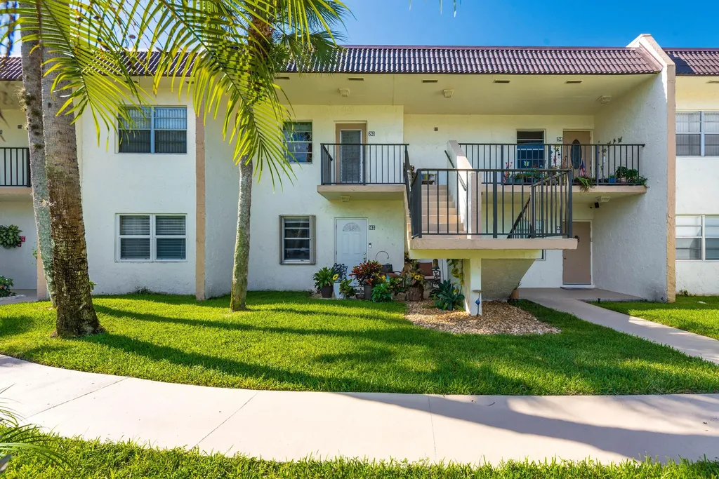 150 Lake Meryl Drive West Palm Beach FL 33411