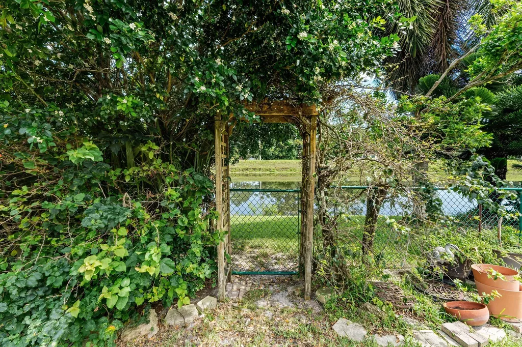 157 Monterey Way Royal Palm Beach FL 33411