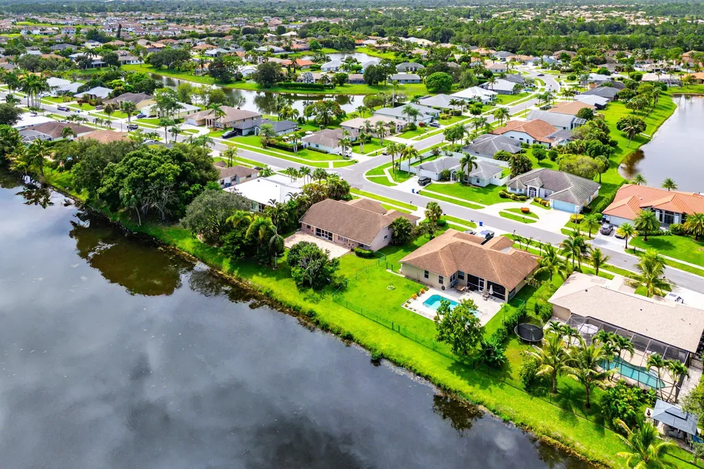 157 Monterey Way Royal Palm Beach FL 33411
