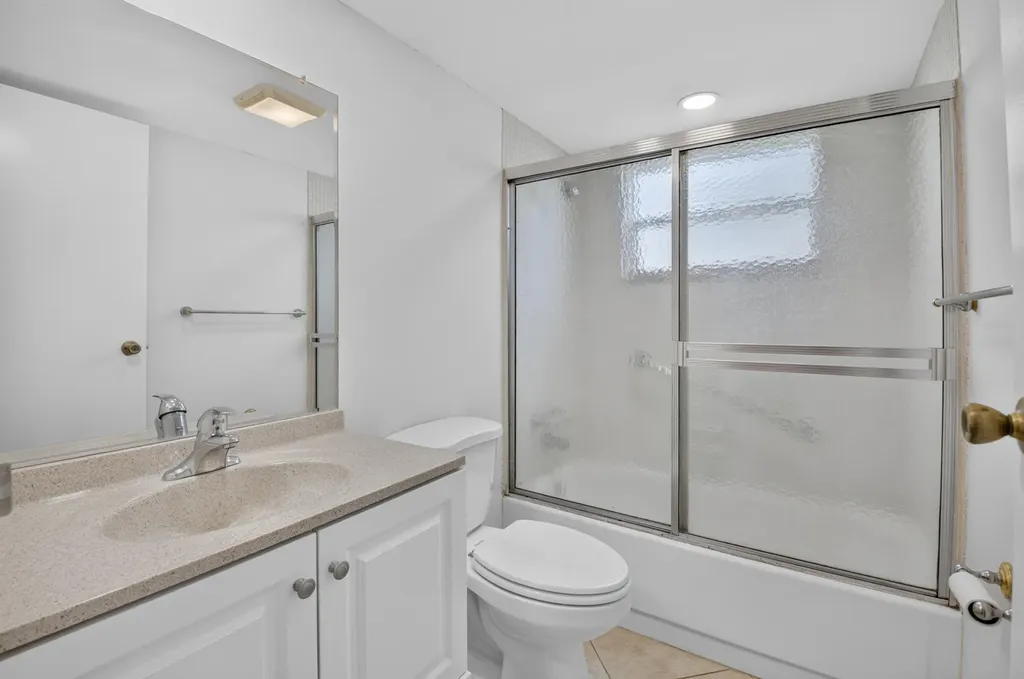 449 Monaco J Delray Beach FL 33446