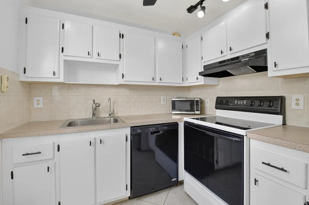 449 Monaco J Delray Beach FL 33446