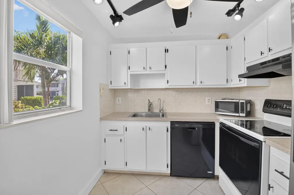 449 Monaco J Delray Beach FL 33446