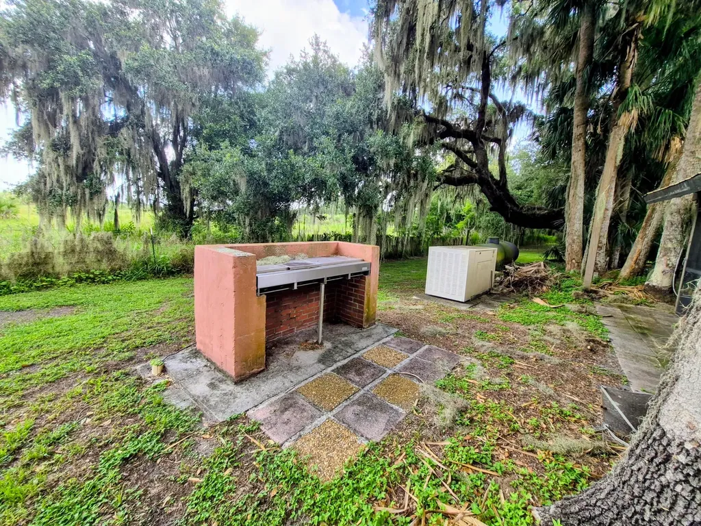 70 Tin House Cove Road Lorida FL 33857