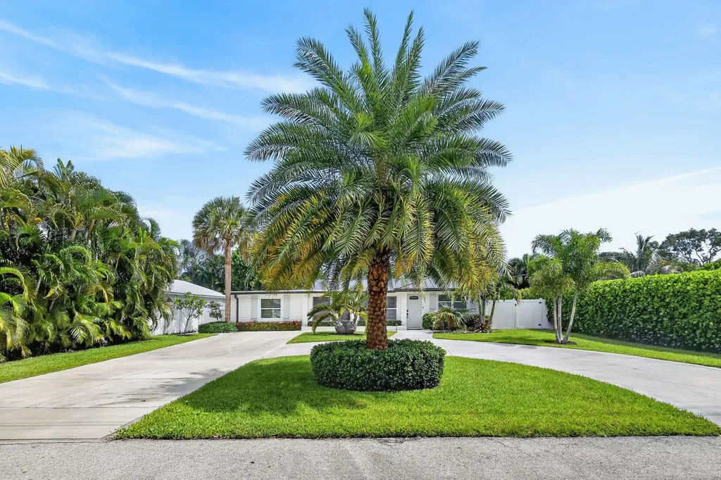 2427 Country Oaks Lane Palm Beach Gardens FL 33410