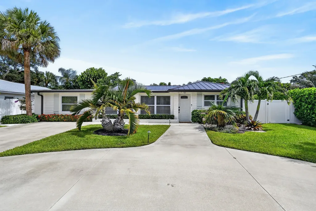 2427 Country Oaks Lane Palm Beach Gardens FL 33410
