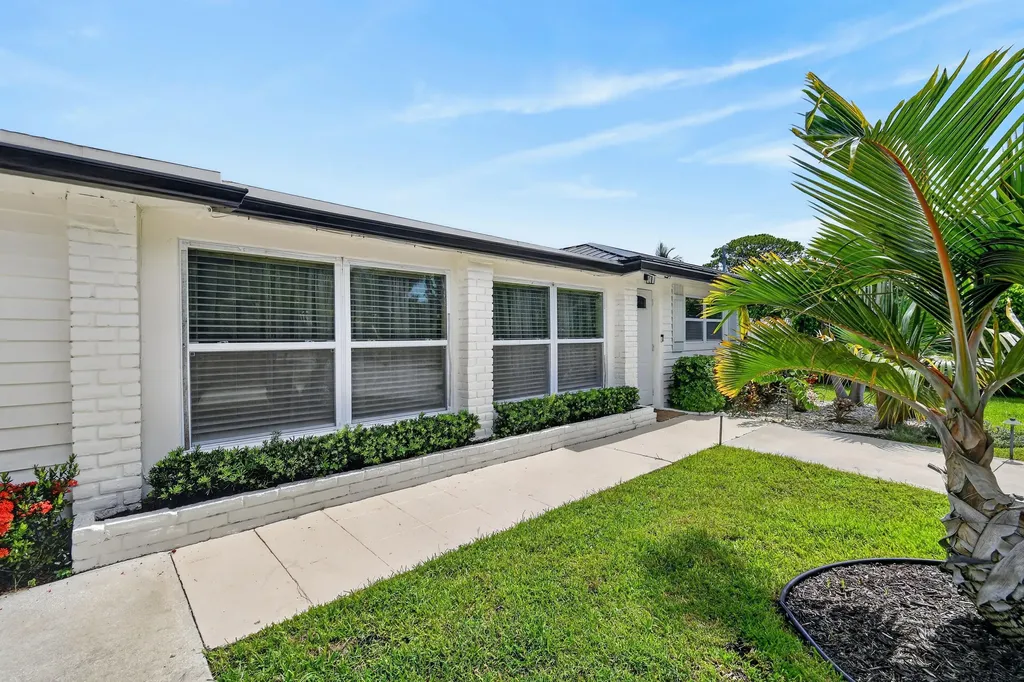 2427 Country Oaks Lane Palm Beach Gardens FL 33410