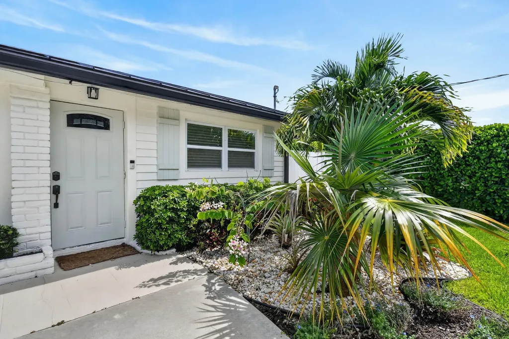 2427 Country Oaks Lane Palm Beach Gardens FL 33410