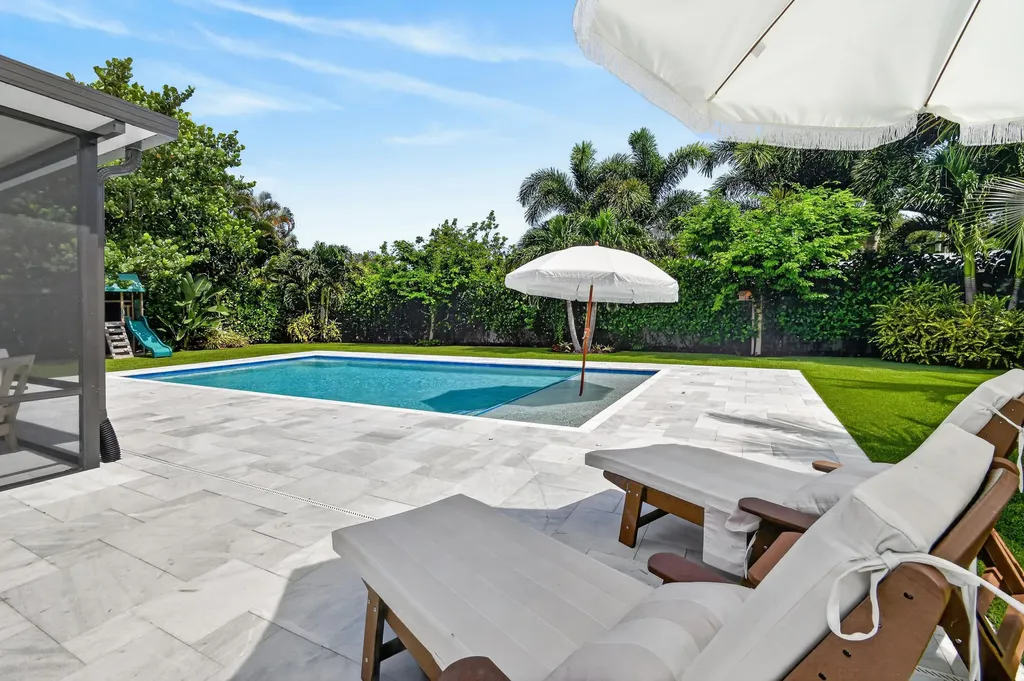 2427 Country Oaks Lane Palm Beach Gardens FL 33410