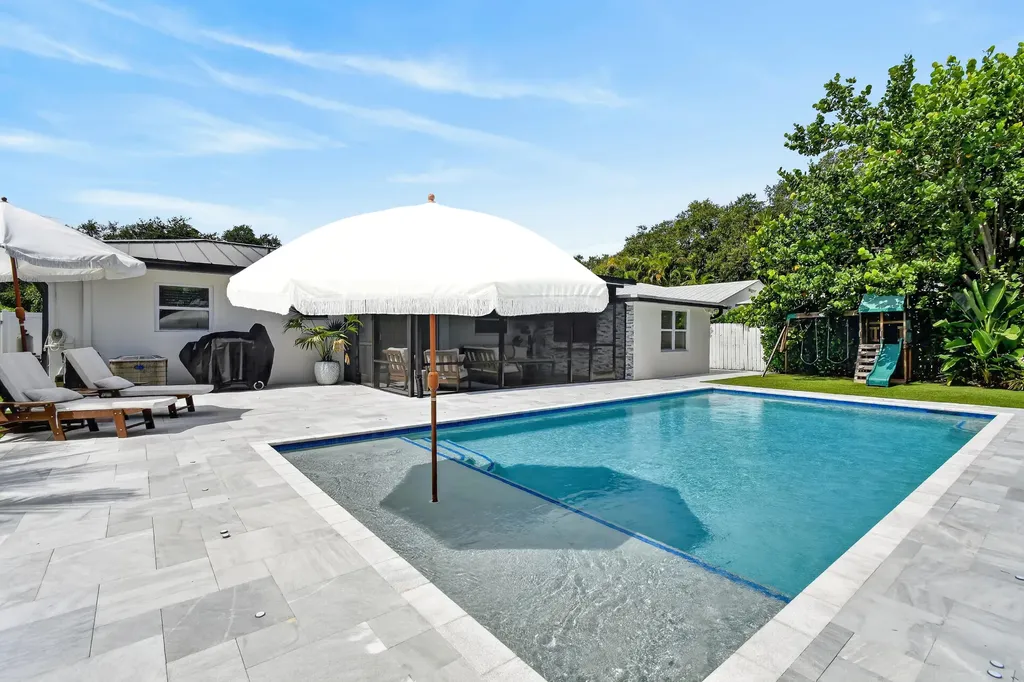 2427 Country Oaks Lane Palm Beach Gardens FL 33410
