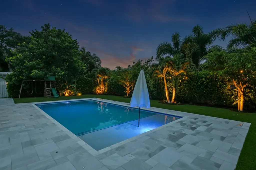 2427 Country Oaks Lane Palm Beach Gardens FL 33410
