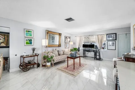 114 SW 8th Court Boynton Beach FL 33426
