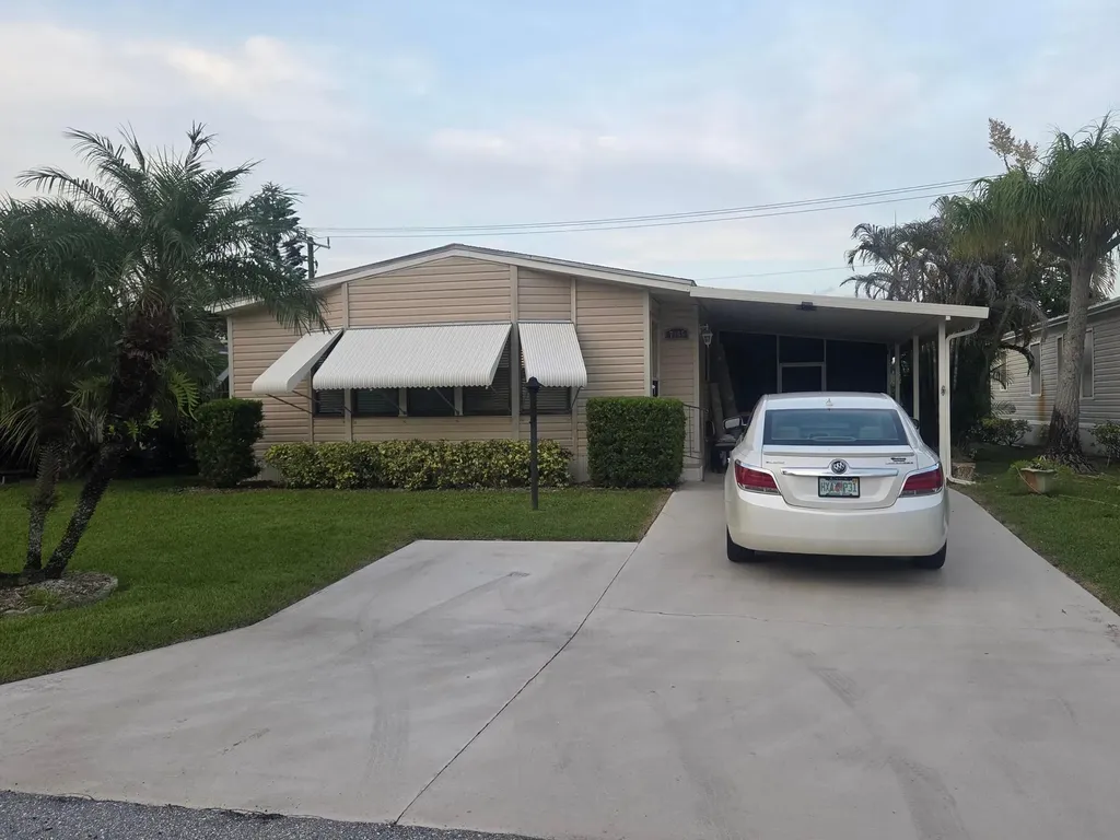 7365 SE Independence Avenue Hobe Sound FL 33455