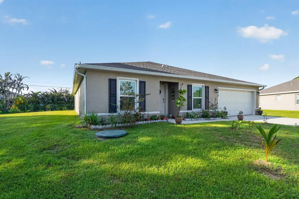 2274 SE Powell Court Port St Lucie FL 34952