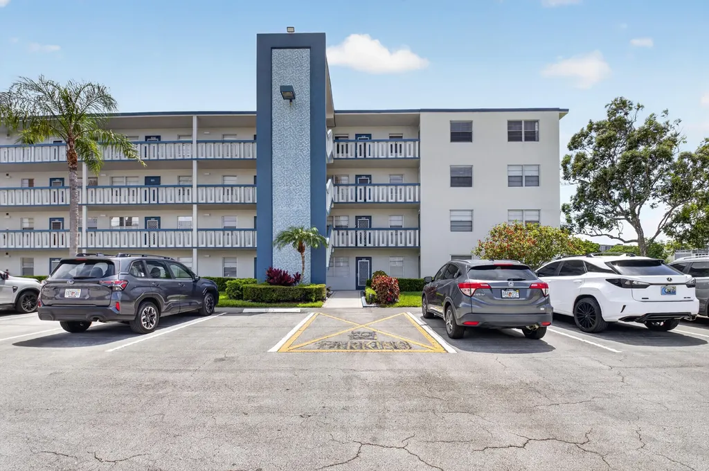 4022 Lincoln B Boca Raton FL 33434