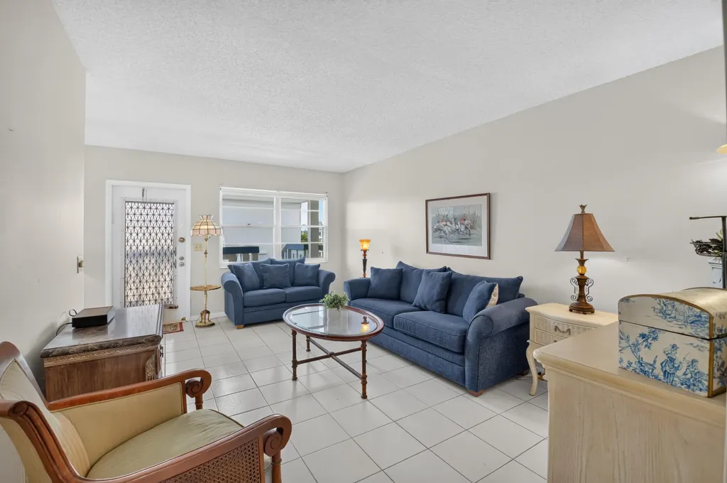 4022 Lincoln B Boca Raton FL 33434