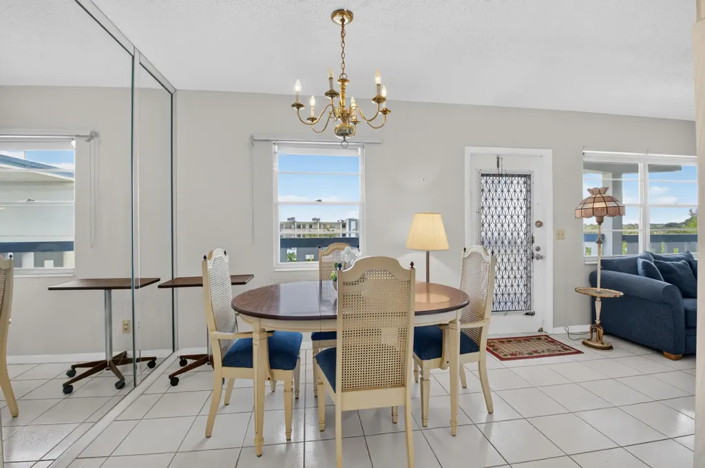 4022 Lincoln B Boca Raton FL 33434