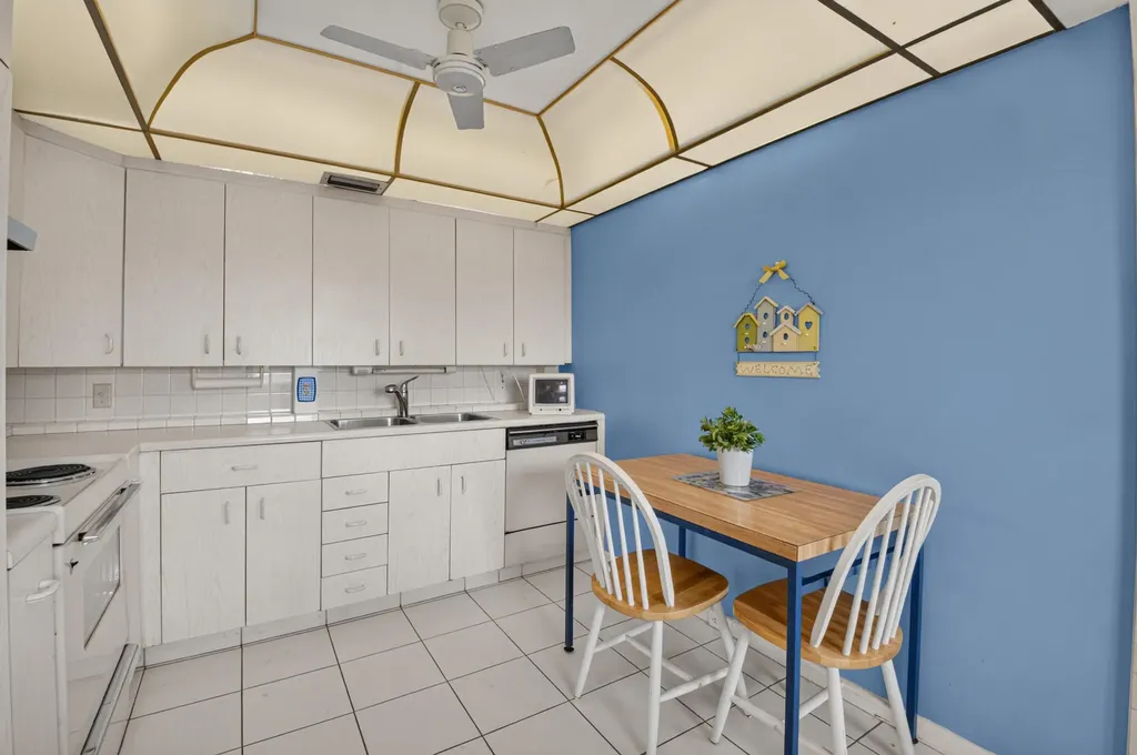4022 Lincoln B Boca Raton FL 33434