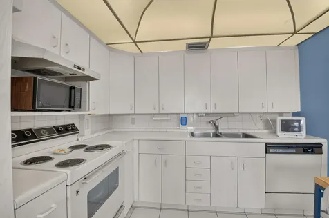 4022 Lincoln B Boca Raton FL 33434
