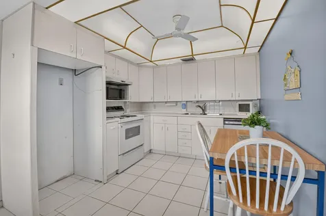 4022 Lincoln B Boca Raton FL 33434