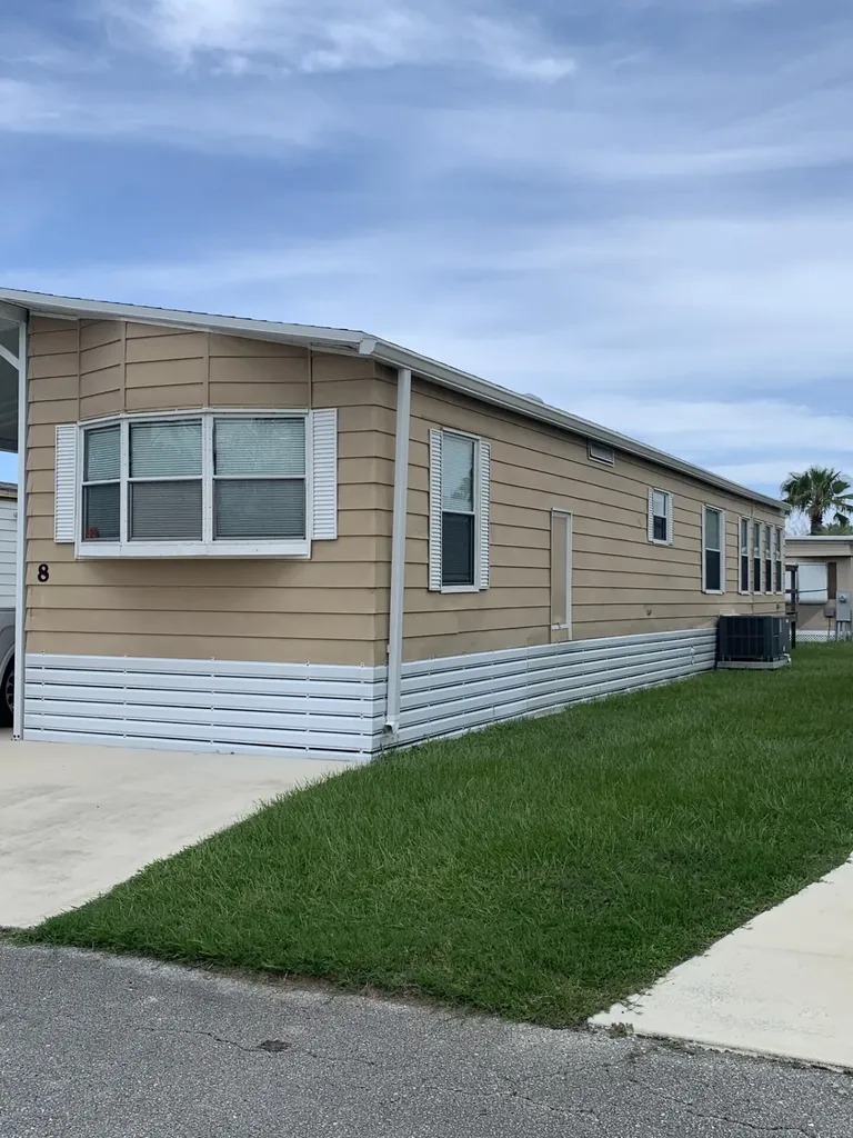 8 SE Hernando Lane Port St Lucie FL 34952