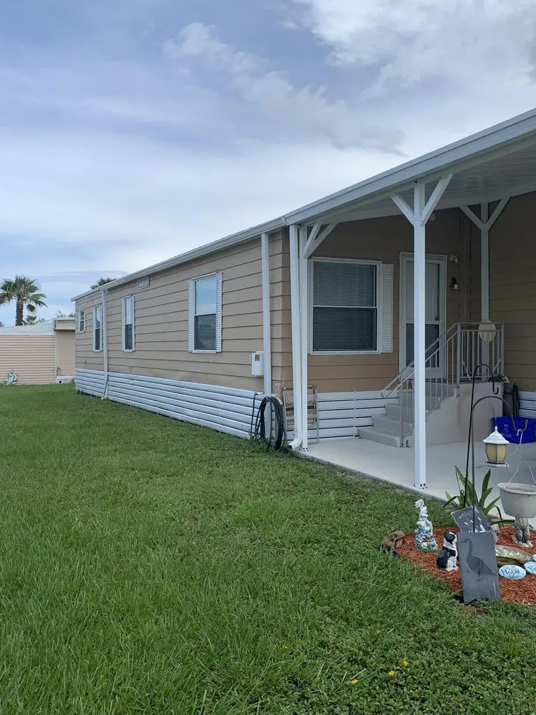8 SE Hernando Lane Port St Lucie FL 34952