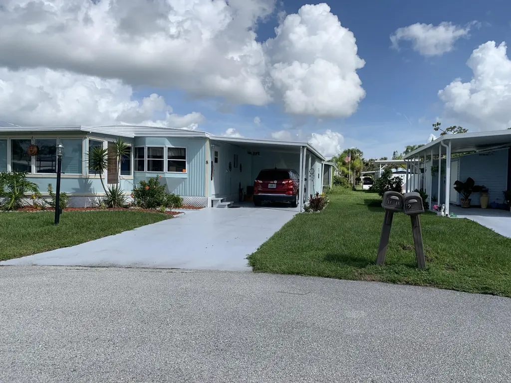 8 Brisa Lane Port St Lucie FL 34952