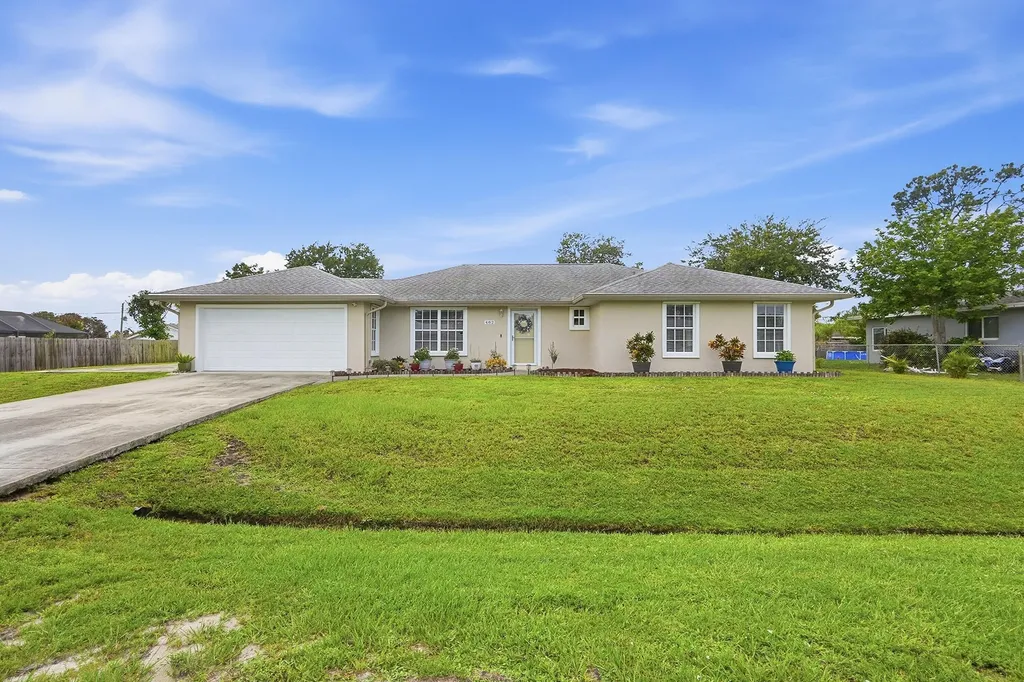 482 SE Galleon Lane Port St Lucie FL 34983
