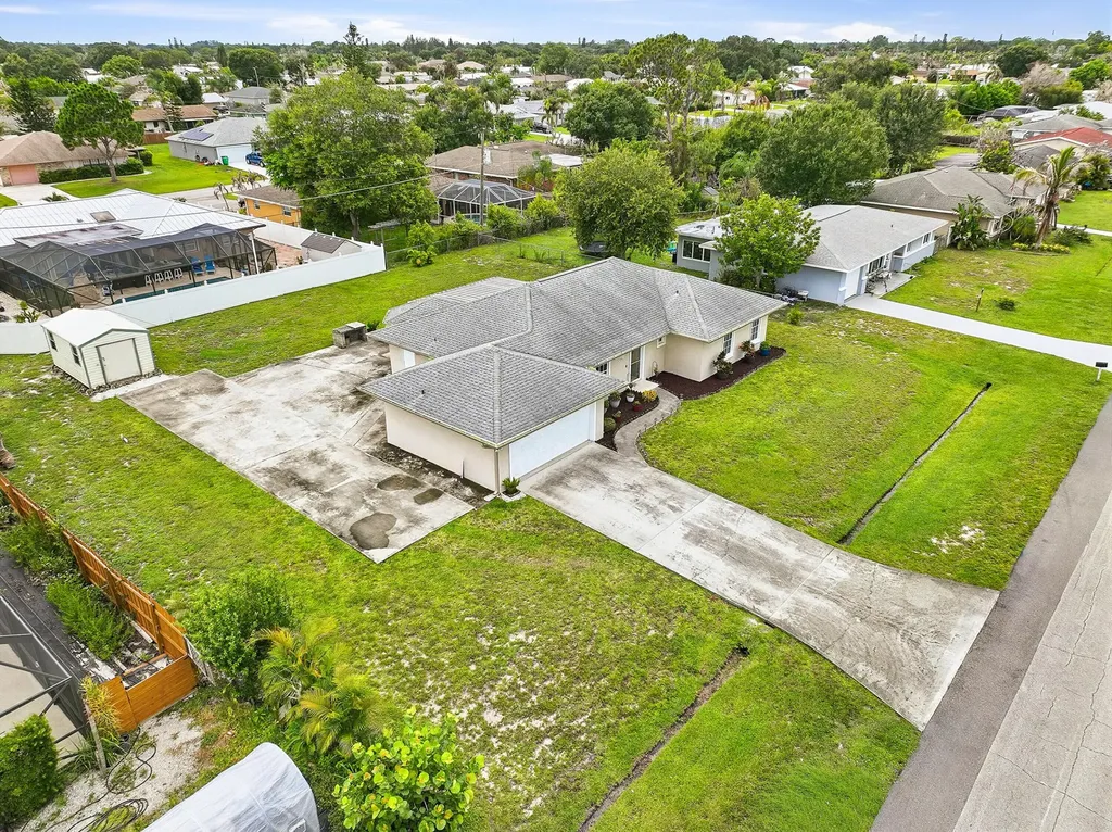 482 SE Galleon Lane Port St Lucie FL 34983