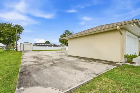 482 SE Galleon Lane Port St Lucie FL 34983