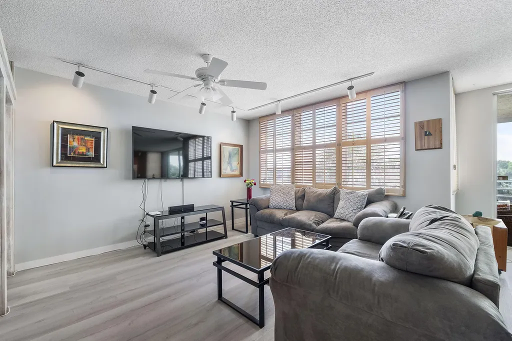 804 Cypress Grove Lane Pompano Beach FL 33069