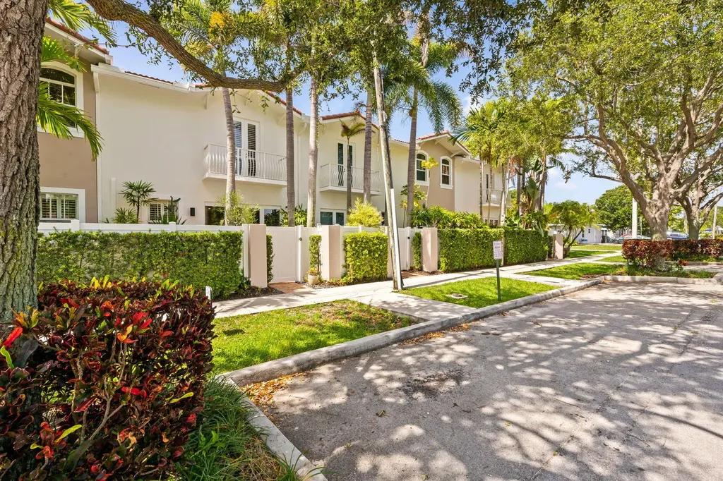 3446 NE 13th Avenue Oakland Park FL 33334