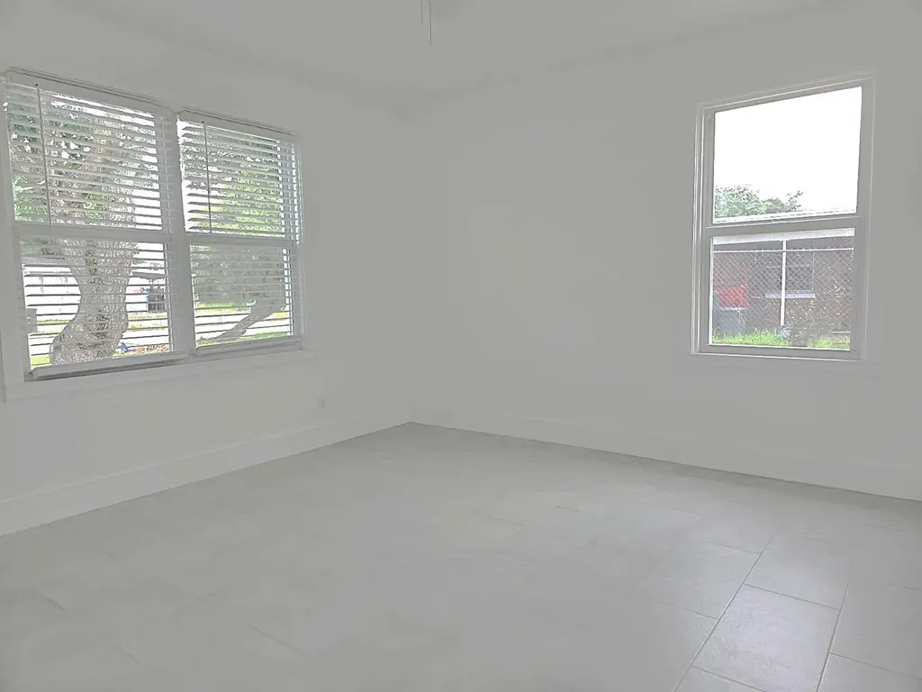 813 S 6th Street Fort Pierce FL 34950